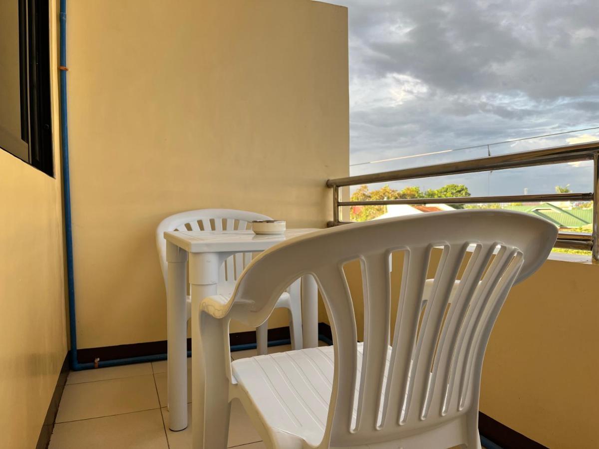Hrs Apartelle Talisay  Esterno foto